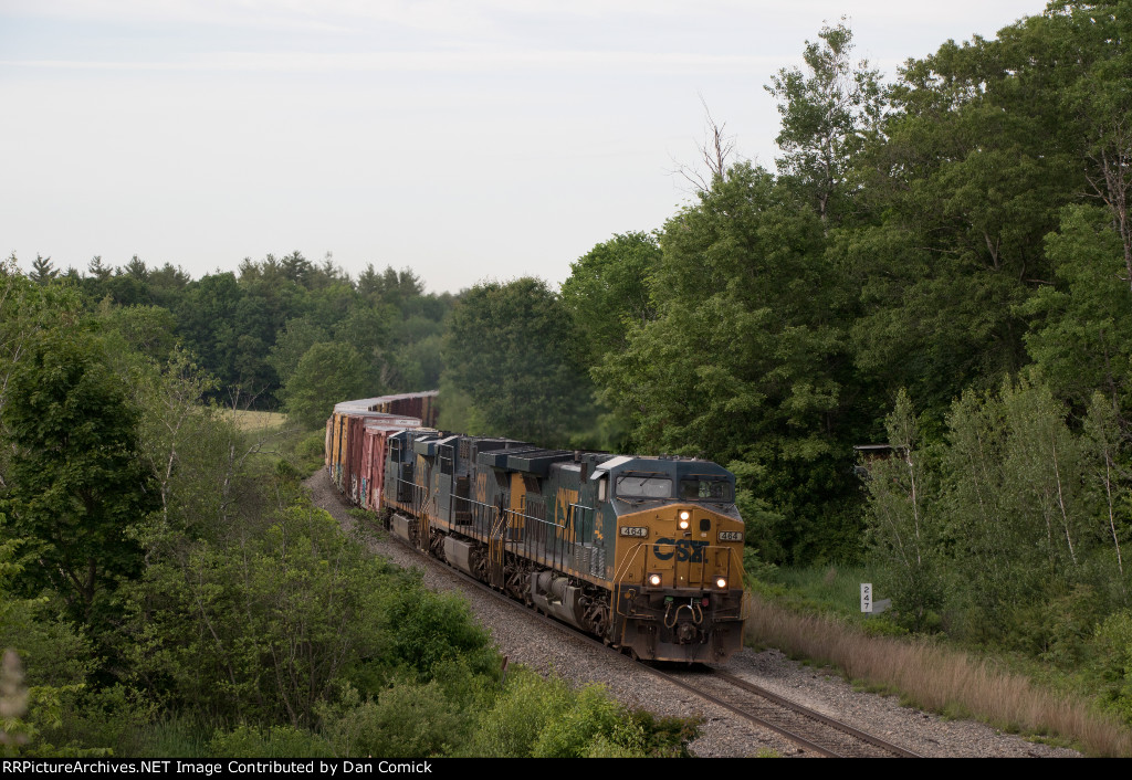 CSXT 464 Leads M427 at Madbury